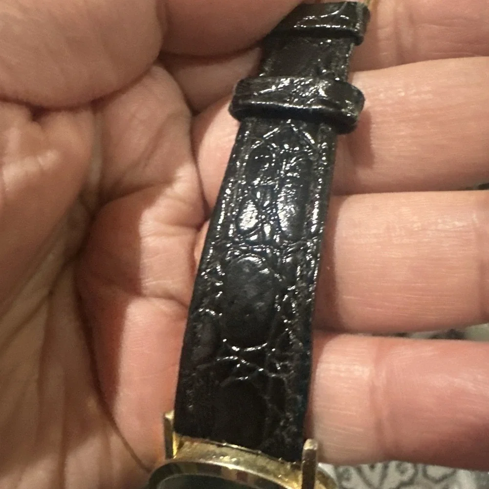 Working Vintage Helbros Invincible Diamond Quartz Mens Black Watch‎ 33mm Fit 7